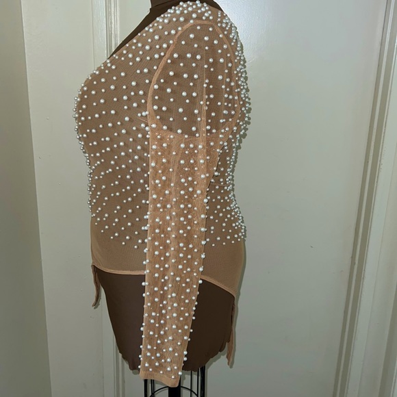 🚫SOLD🚫 FASHIONNova NUDE/PEARL BODYSUIT Size 1X. Gently Used - Picture 3 of 4